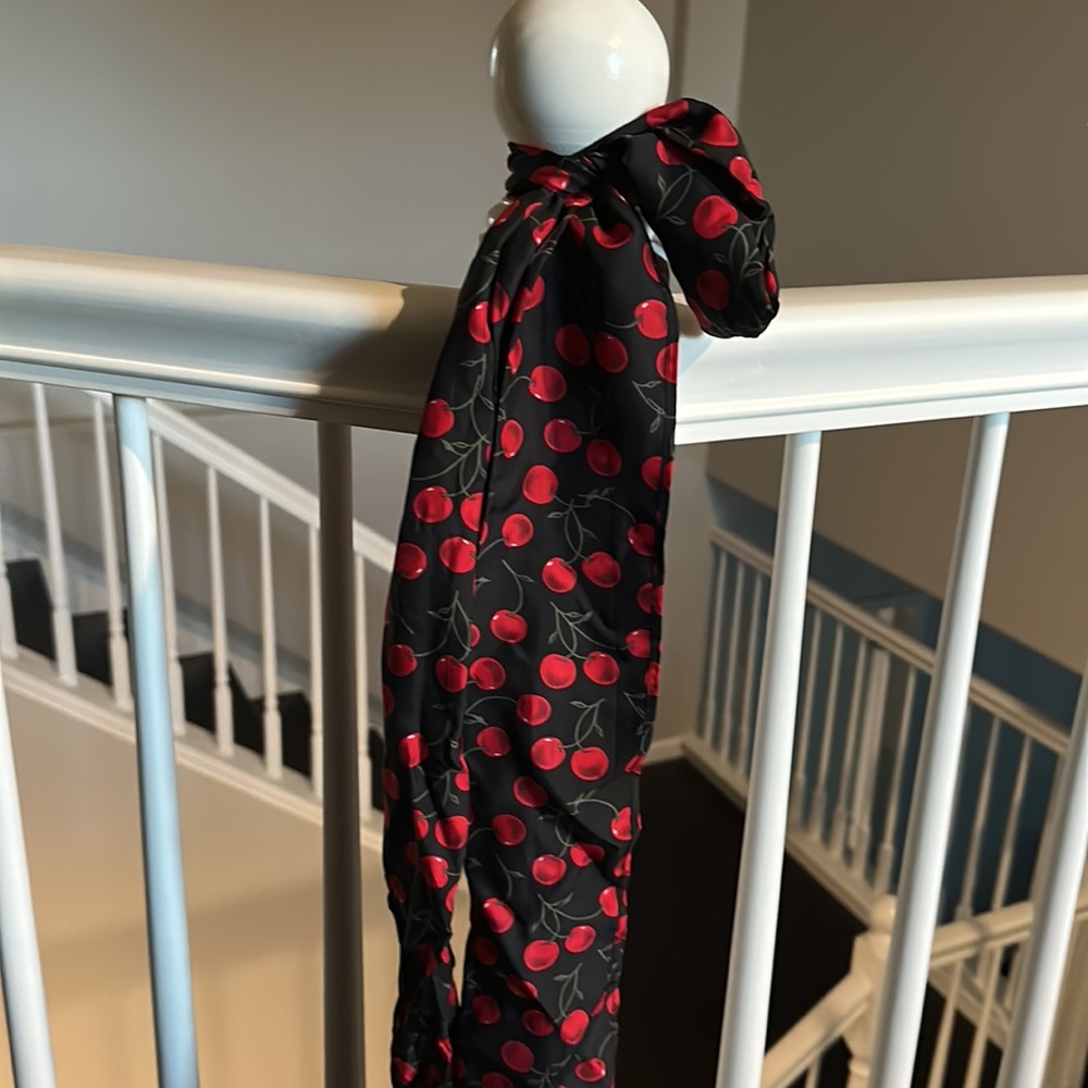 Cherries Bebe hanker-chief / wrap / scarf